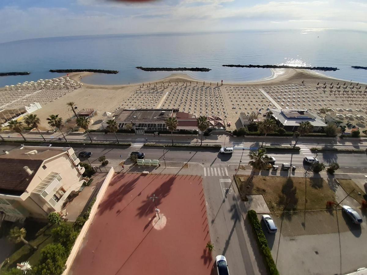 Apartament La Terrazza Sul Mare Montesilvano Marina Zewnętrze zdjęcie