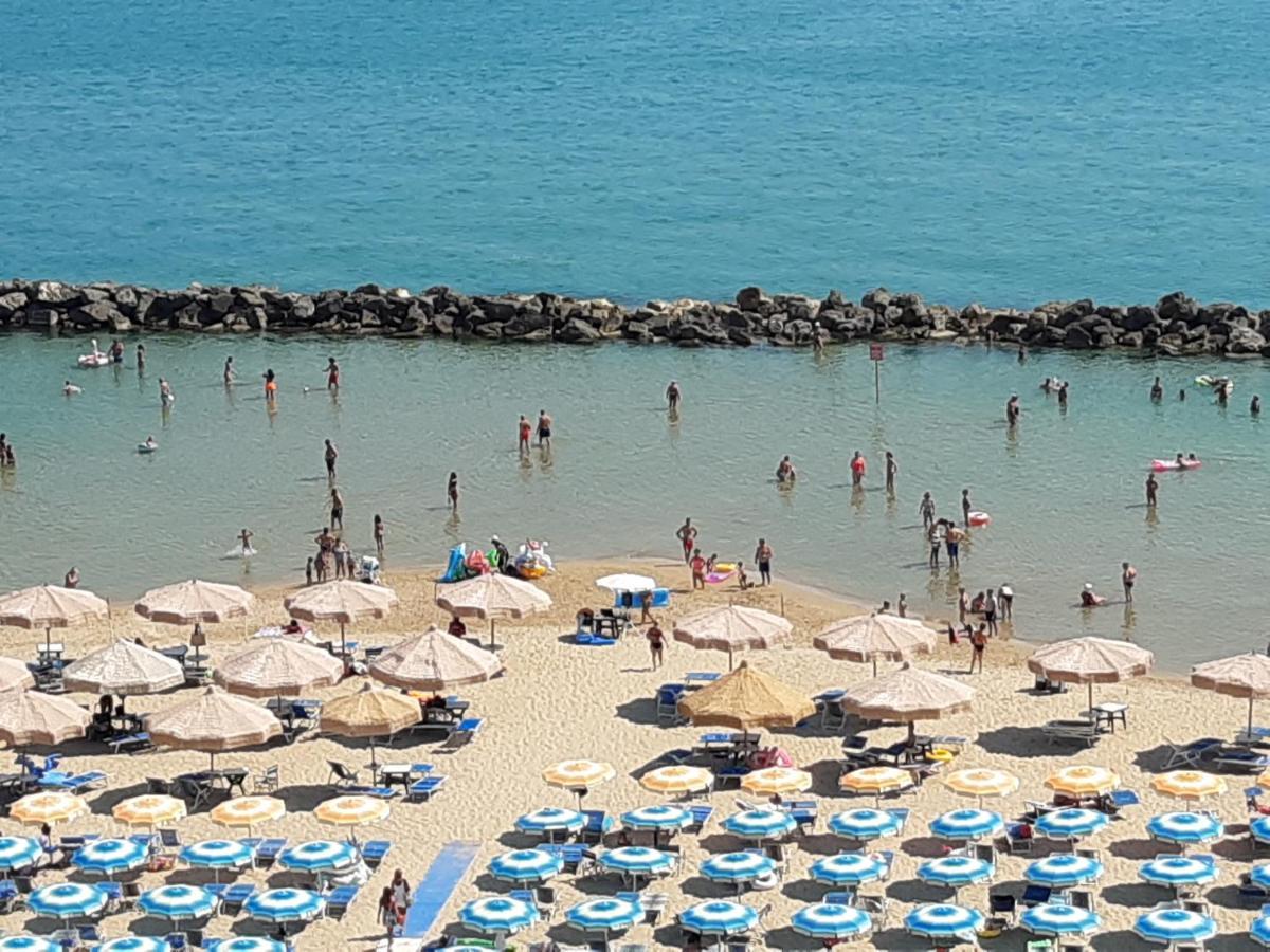 Apartament La Terrazza Sul Mare Montesilvano Marina Zewnętrze zdjęcie